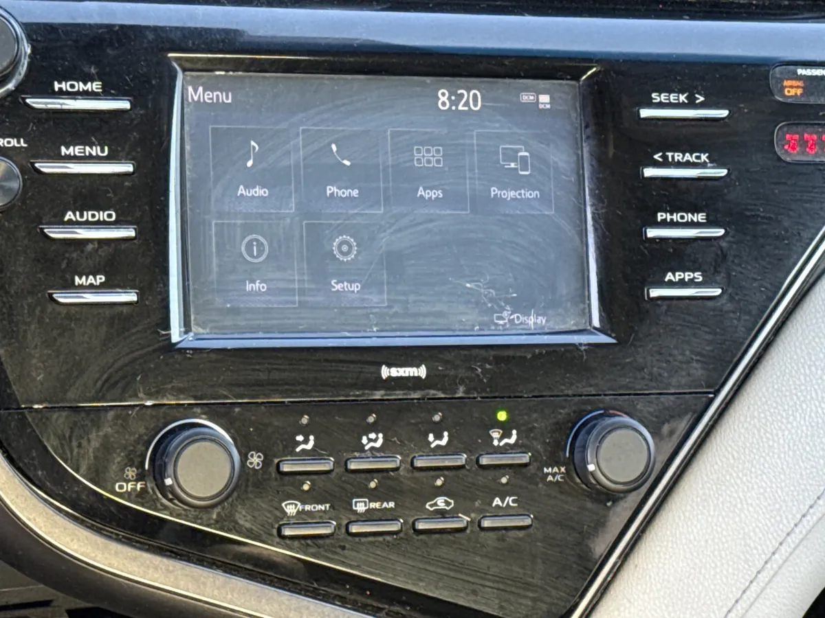 2020 Toyota Camry LE thumbnail 19