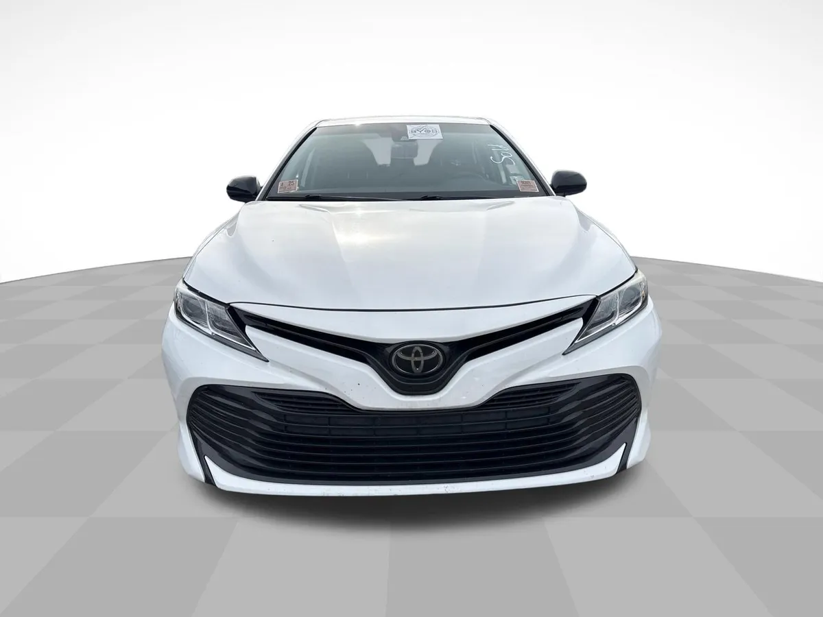 2020 Toyota Camry LE thumbnail 2