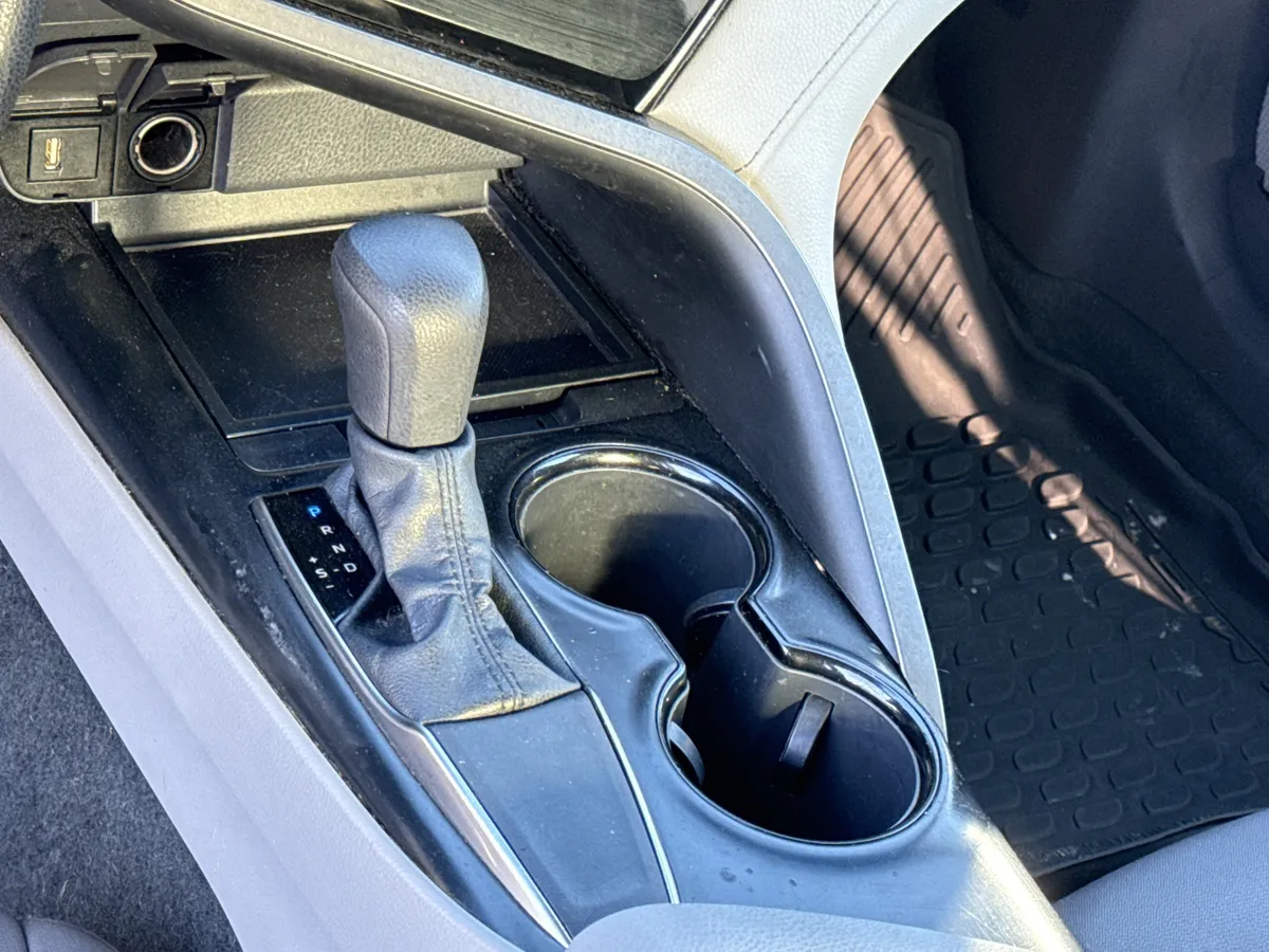2020 Toyota Camry LE thumbnail 20
