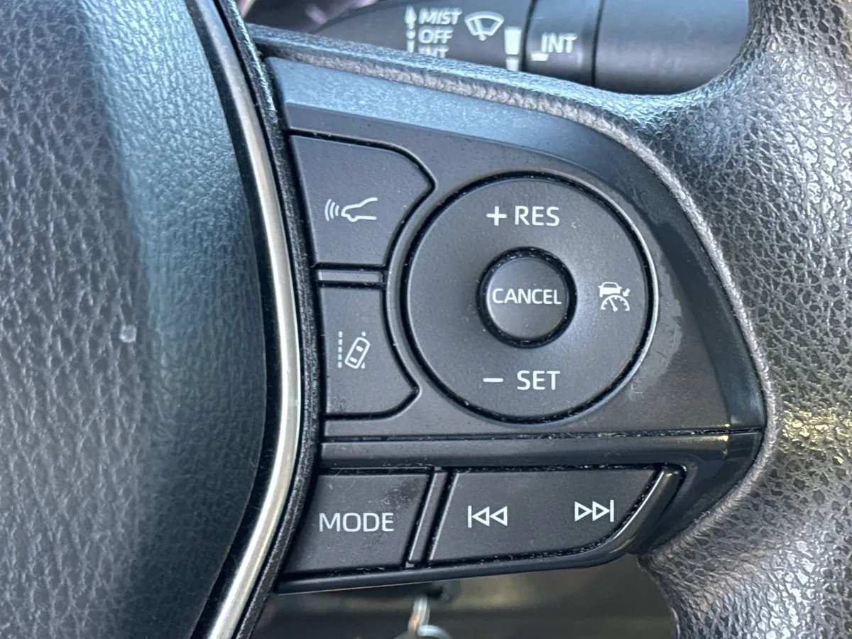 2020 Toyota Camry LE thumbnail 22