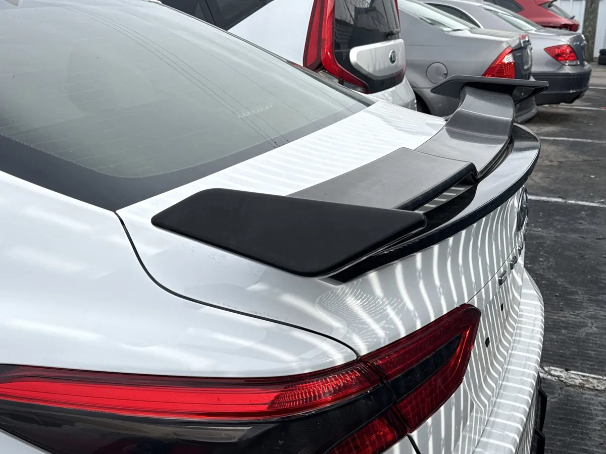 2020 Toyota Camry LE thumbnail 3
