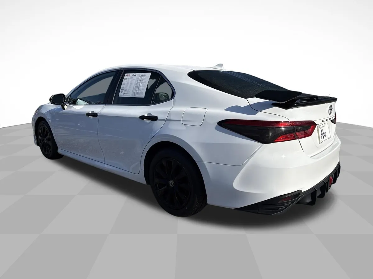 2020 Toyota Camry LE thumbnail 7