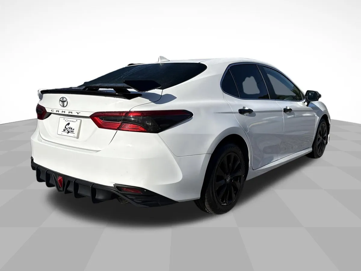 2020 Toyota Camry LE thumbnail 8