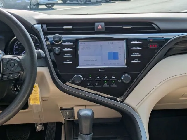 2020 Toyota Camry LE thumbnail 18