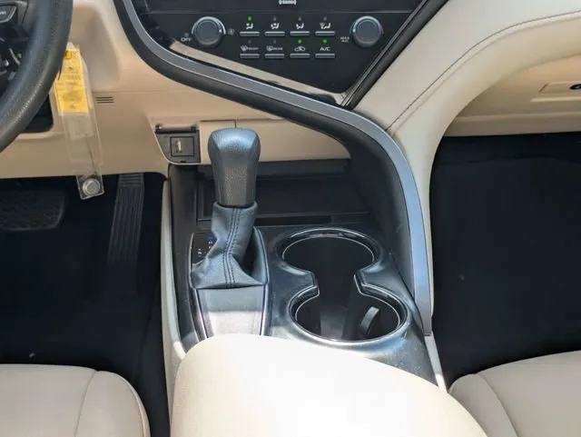 2020 Toyota Camry LE thumbnail 19