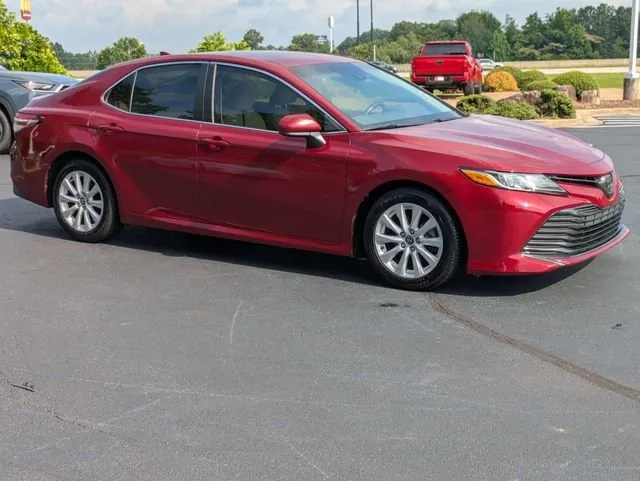 2020 Toyota Camry LE thumbnail 2