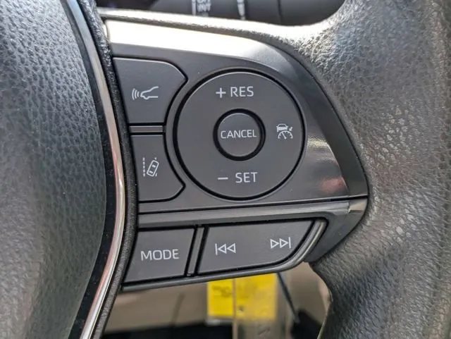 2020 Toyota Camry LE thumbnail 25