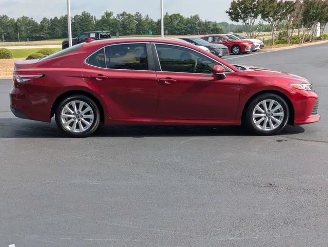 2020 Toyota Camry LE thumbnail 3