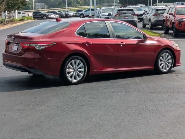 2020 Toyota Camry LE thumbnail 4