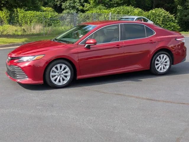 2020 Toyota Camry LE thumbnail 8