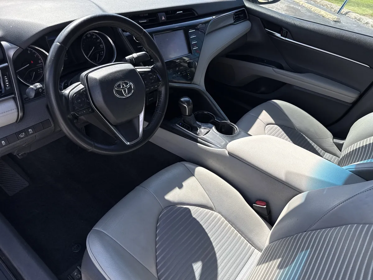 2020 Toyota Camry SE thumbnail 10