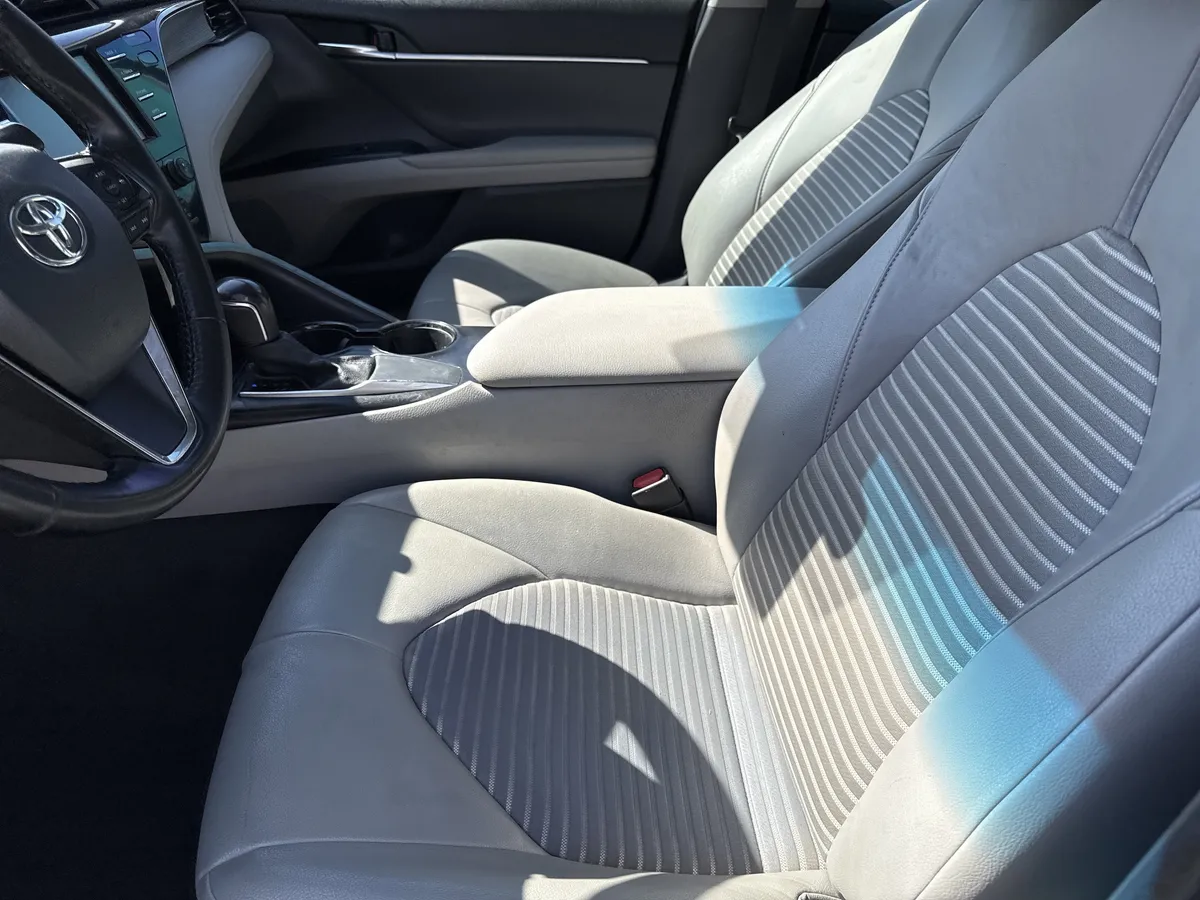 2020 Toyota Camry SE thumbnail 11