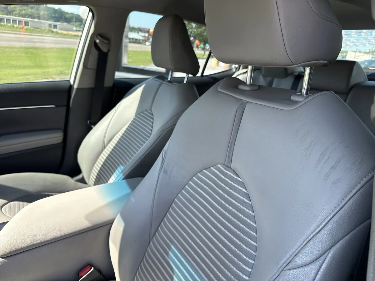2020 Toyota Camry SE thumbnail 12