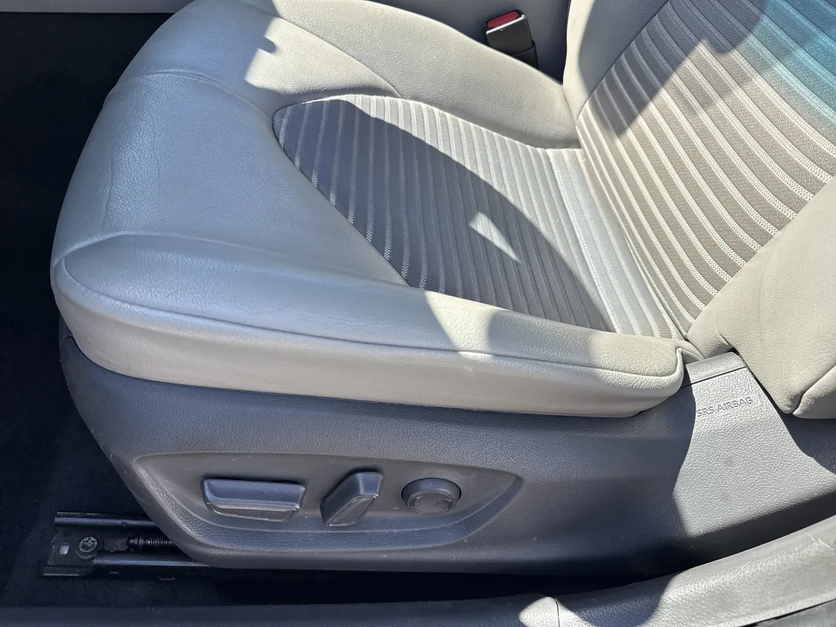 2020 Toyota Camry SE thumbnail 13