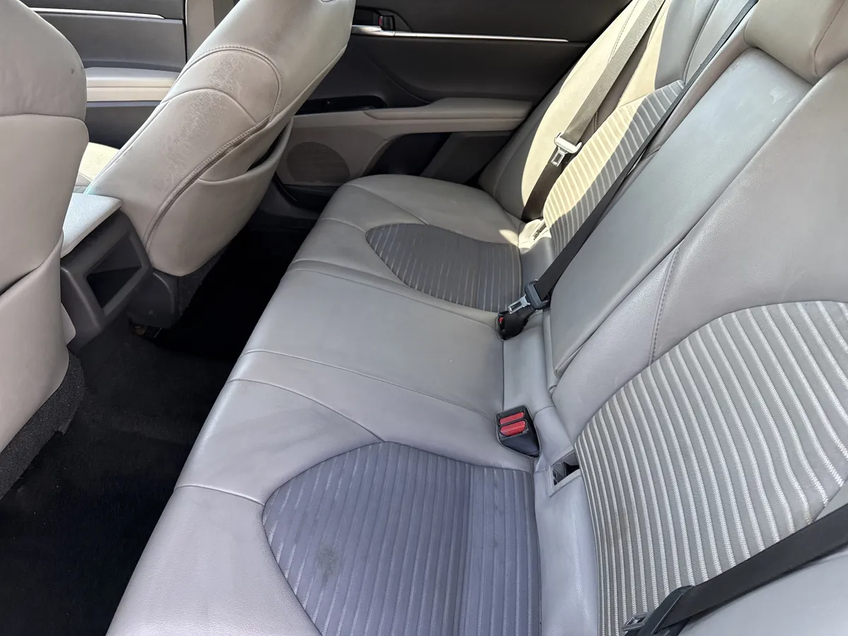 2020 Toyota Camry SE thumbnail 16