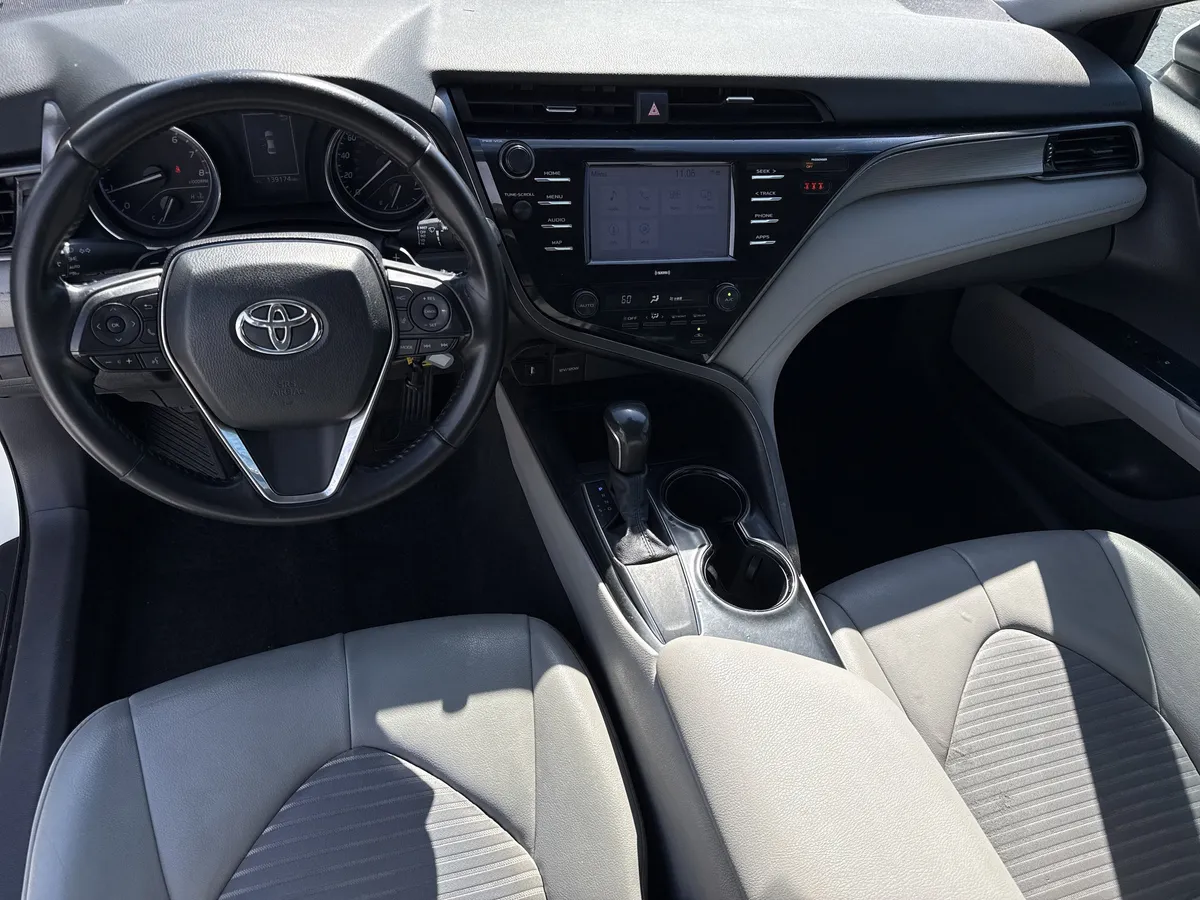 2020 Toyota Camry SE thumbnail 17