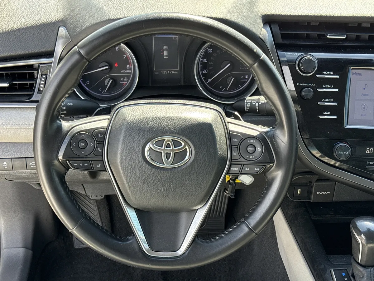 2020 Toyota Camry SE thumbnail 18