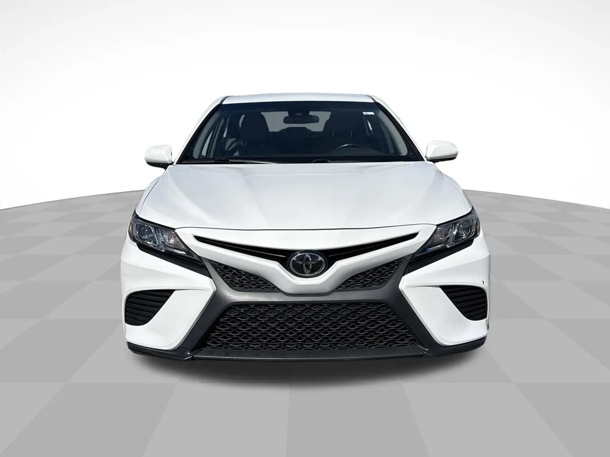 2020 Toyota Camry SE thumbnail 2