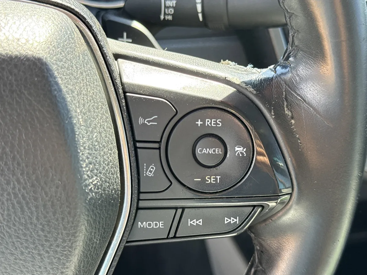 2020 Toyota Camry SE thumbnail 20