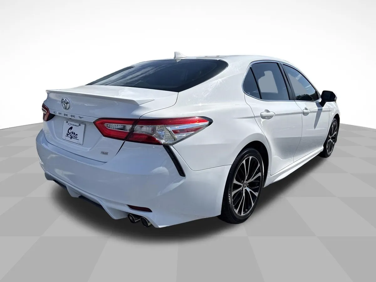 2020 Toyota Camry SE thumbnail 6