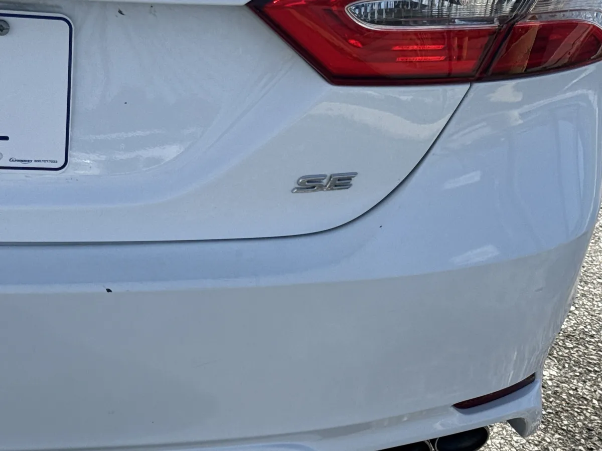 2020 Toyota Camry SE thumbnail 9
