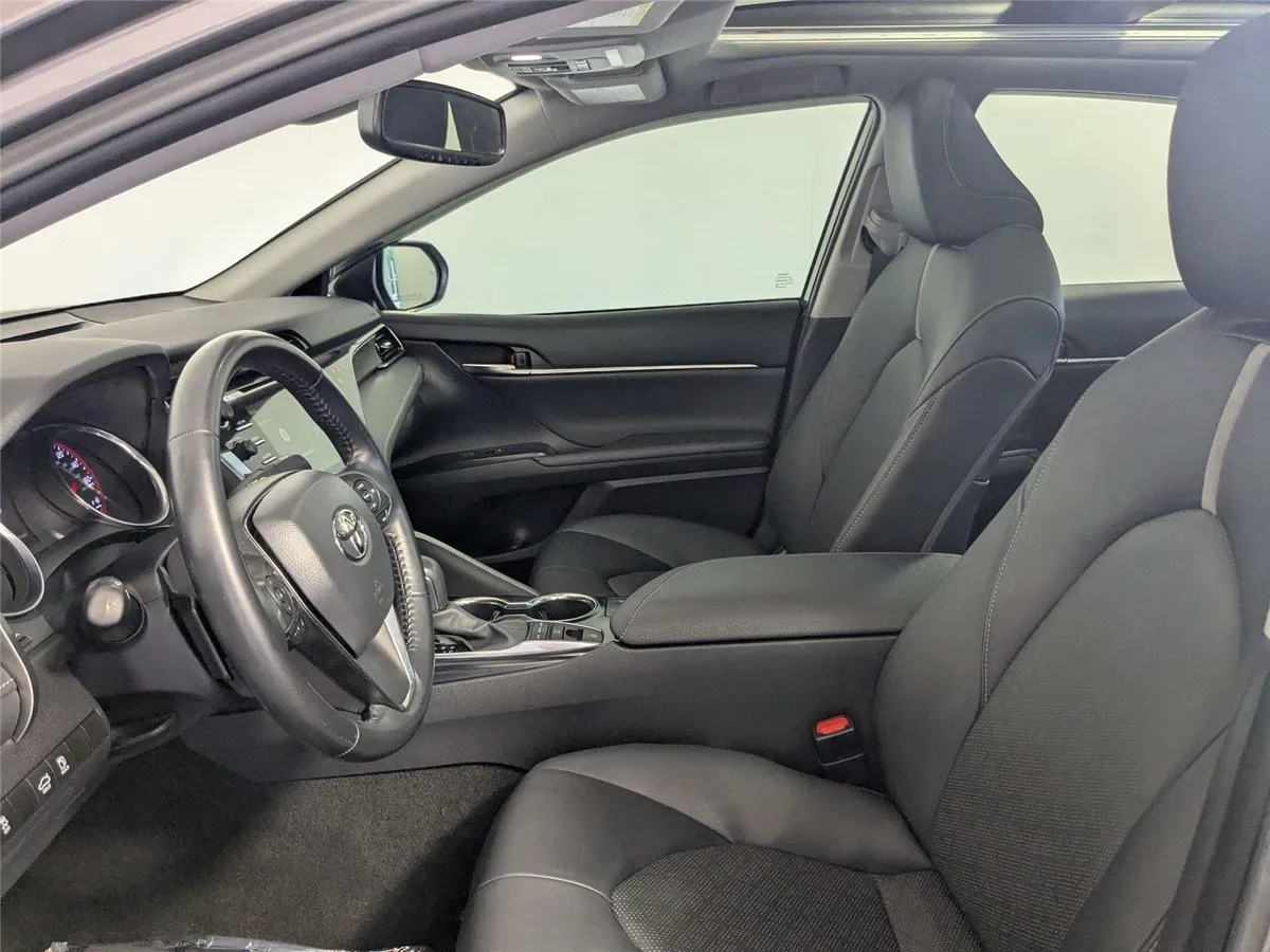 2020 Toyota Camry XSE thumbnail 11