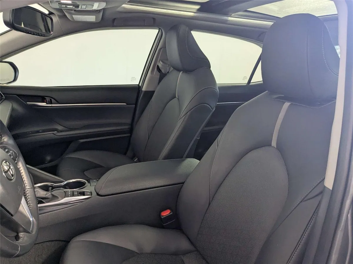 2020 Toyota Camry XSE thumbnail 12