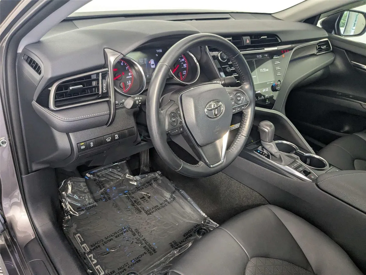 2020 Toyota Camry XSE thumbnail 13