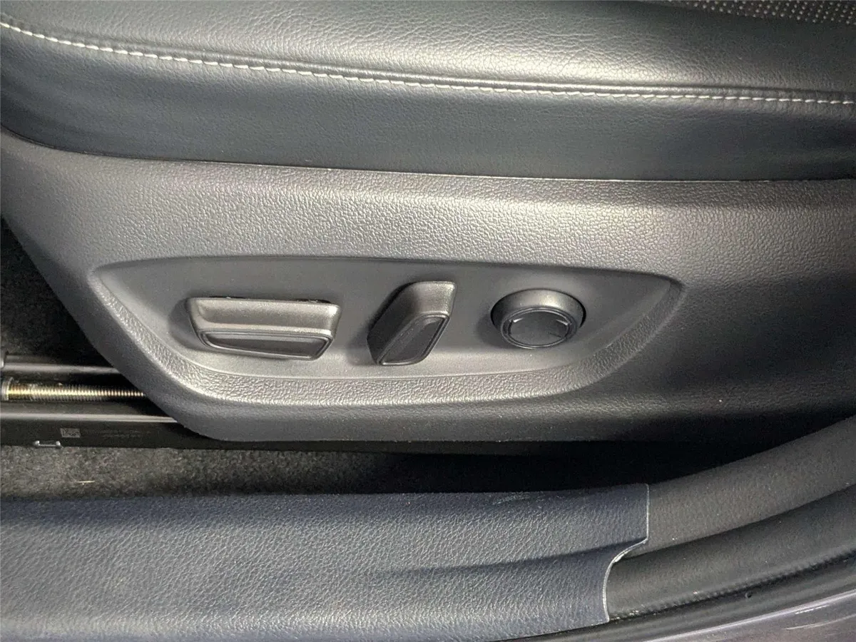 2020 Toyota Camry XSE thumbnail 14