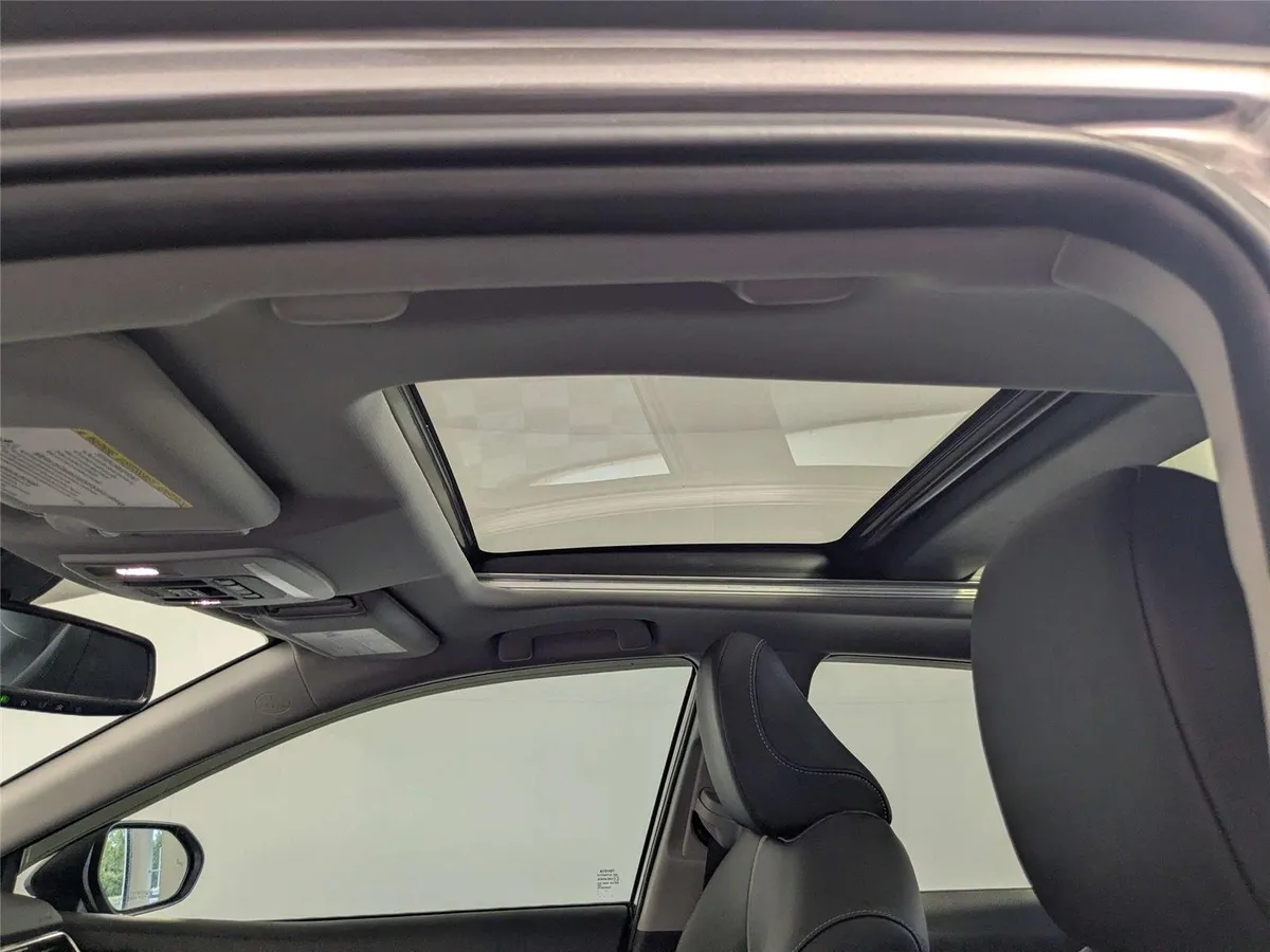 2020 Toyota Camry XSE thumbnail 15