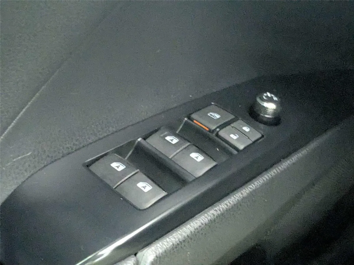 2020 Toyota Camry XSE thumbnail 16