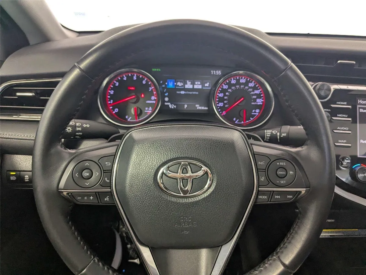 2020 Toyota Camry XSE thumbnail 17
