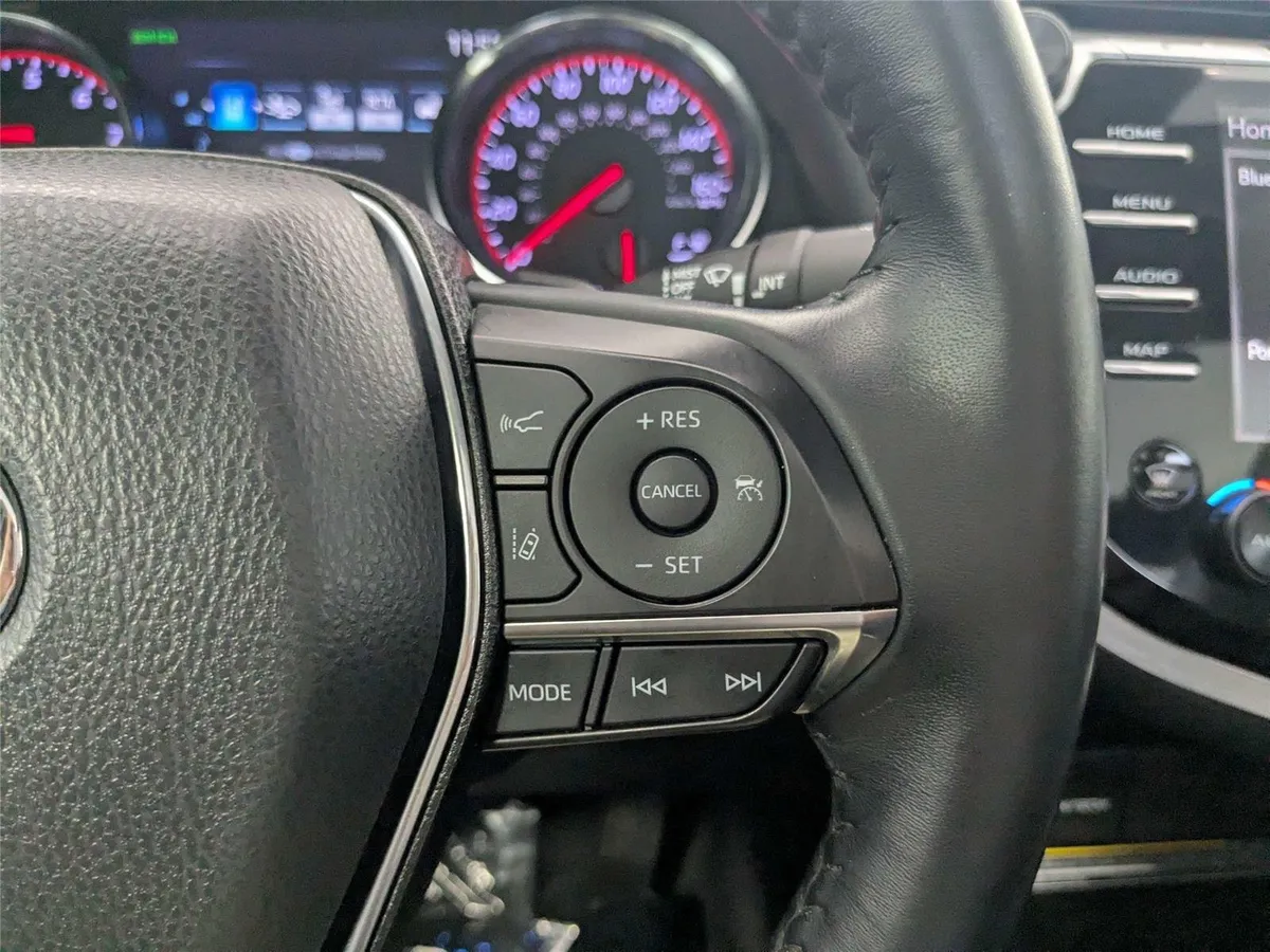 2020 Toyota Camry XSE thumbnail 19