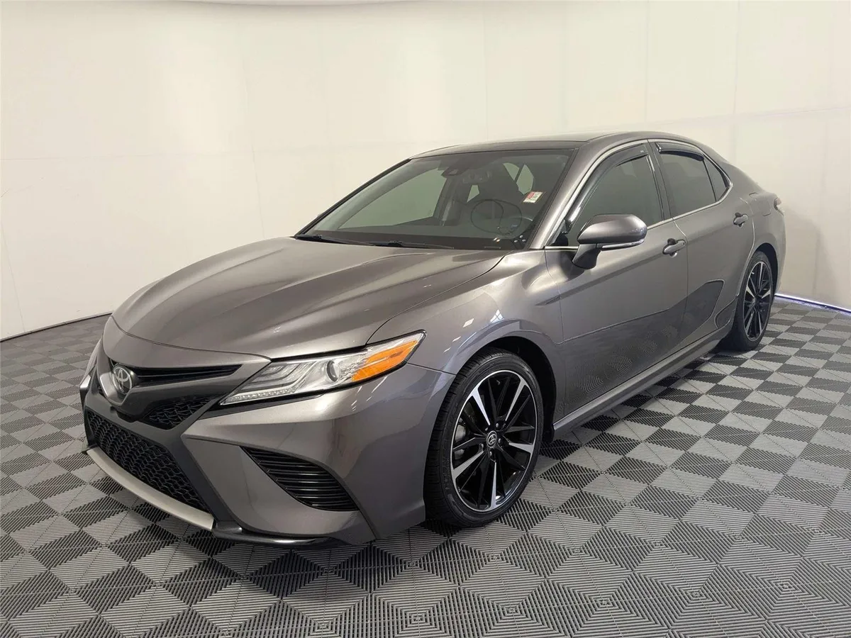 2020 Toyota Camry XSE thumbnail 2