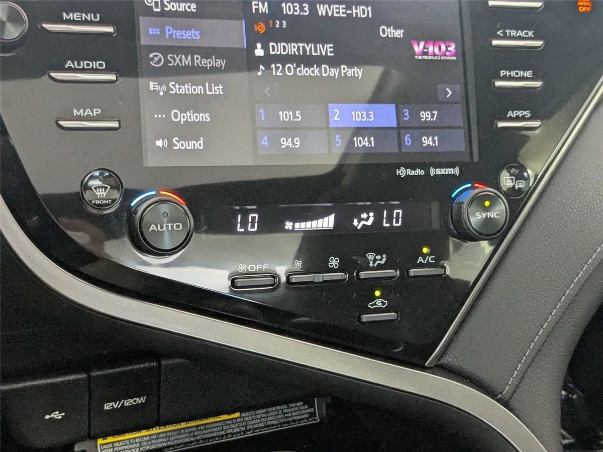 2020 Toyota Camry XSE thumbnail 23