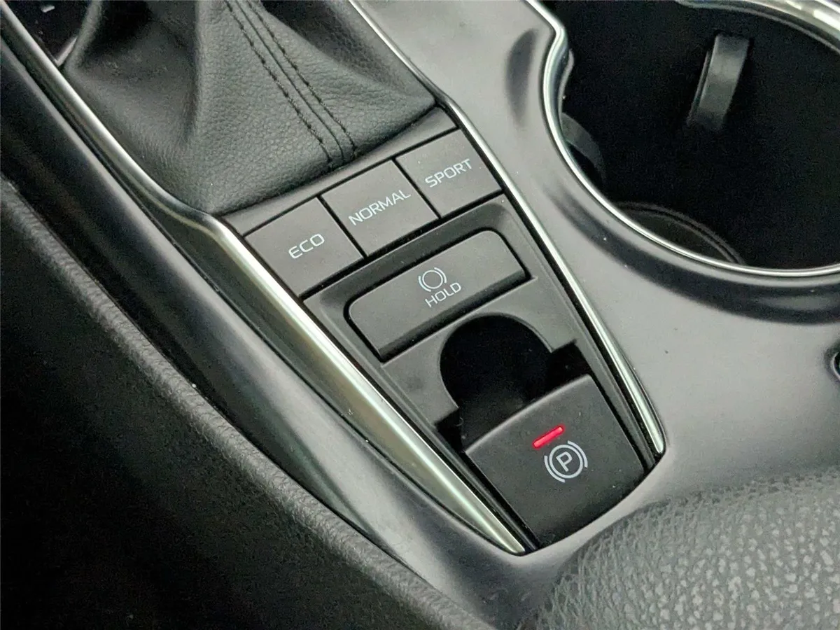 2020 Toyota Camry XSE thumbnail 27