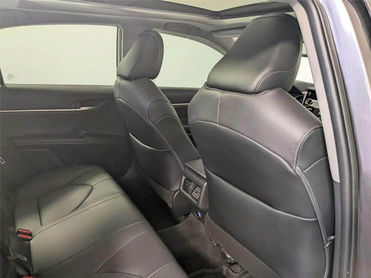2020 Toyota Camry XSE thumbnail 32