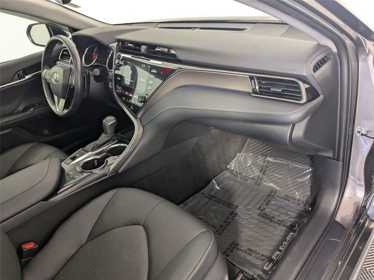 2020 Toyota Camry XSE thumbnail 33