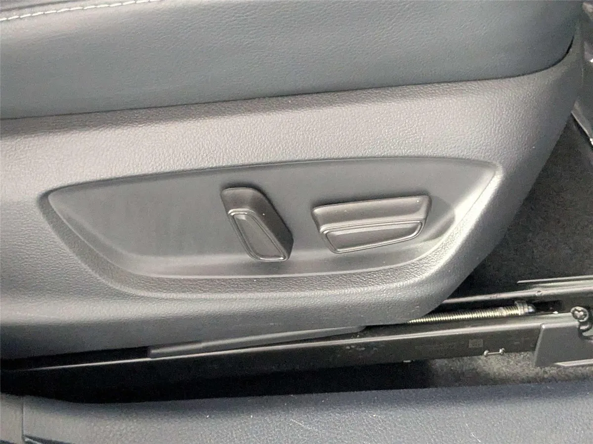 2020 Toyota Camry XSE thumbnail 36
