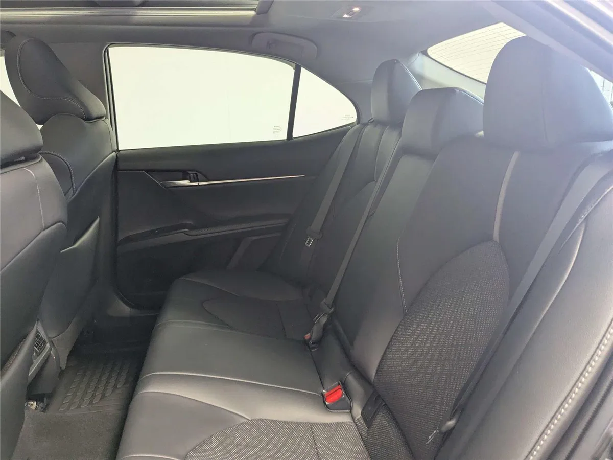 2020 Toyota Camry XSE thumbnail 37