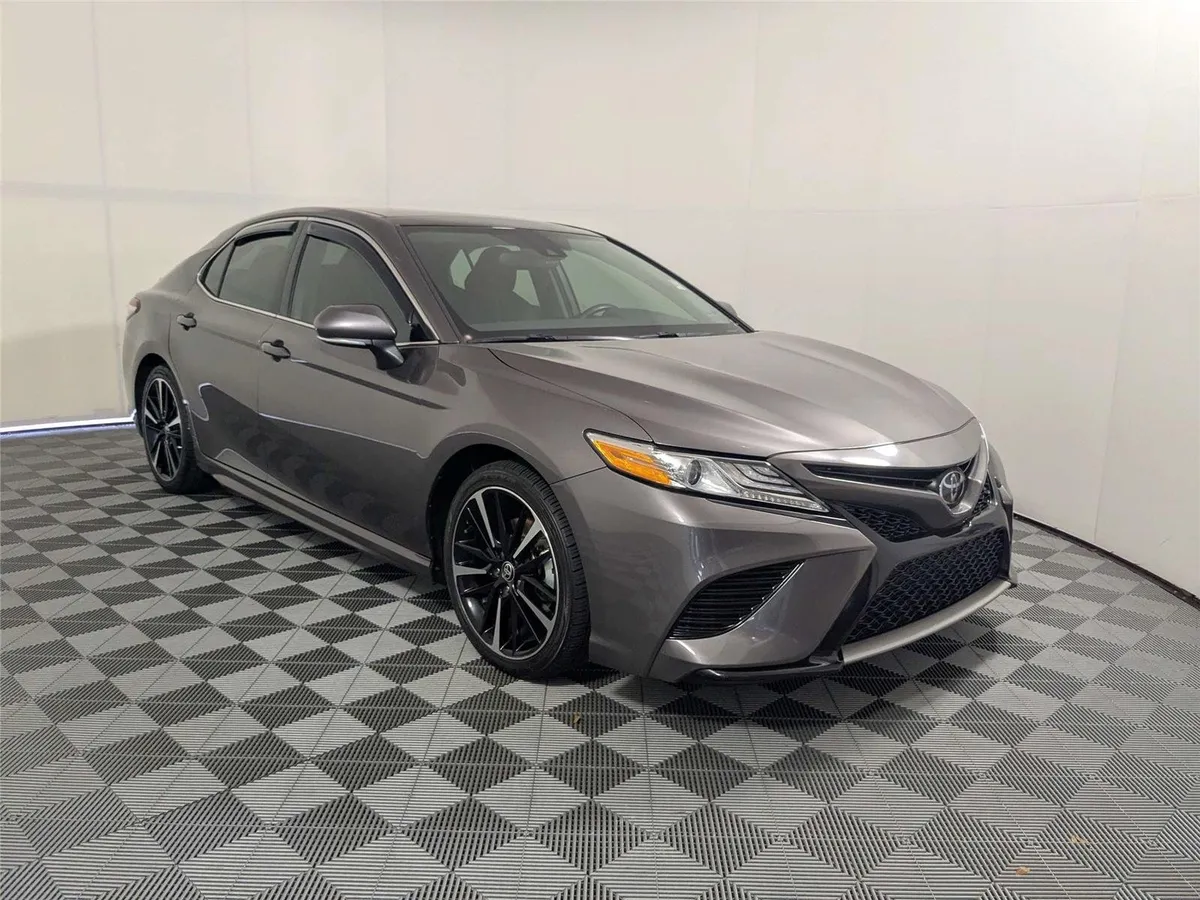 2020 Toyota Camry XSE thumbnail 4