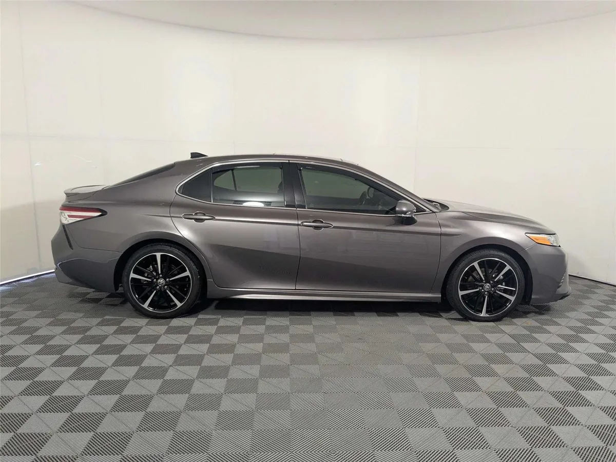 2020 Toyota Camry XSE thumbnail 5