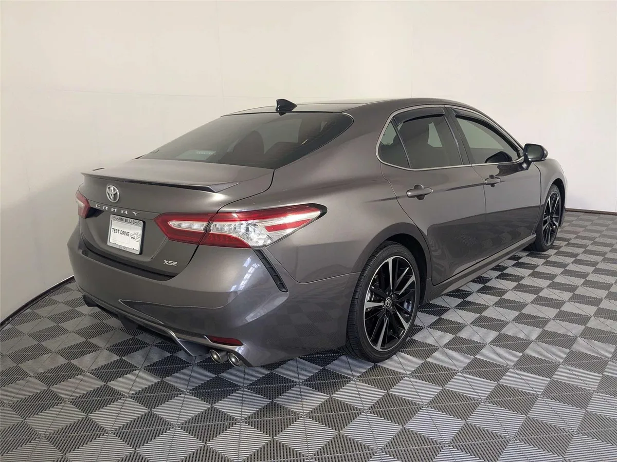 2020 Toyota Camry XSE thumbnail 6