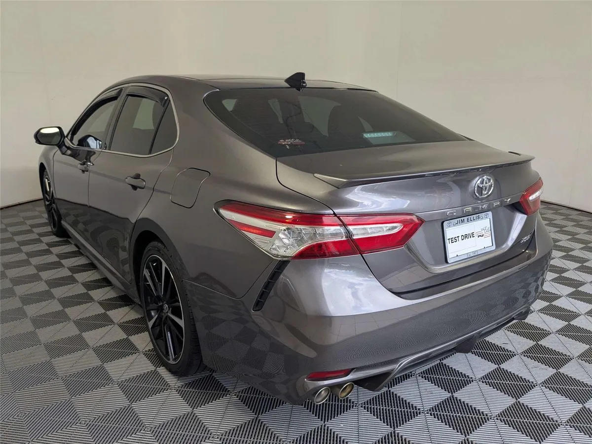 2020 Toyota Camry XSE thumbnail 8