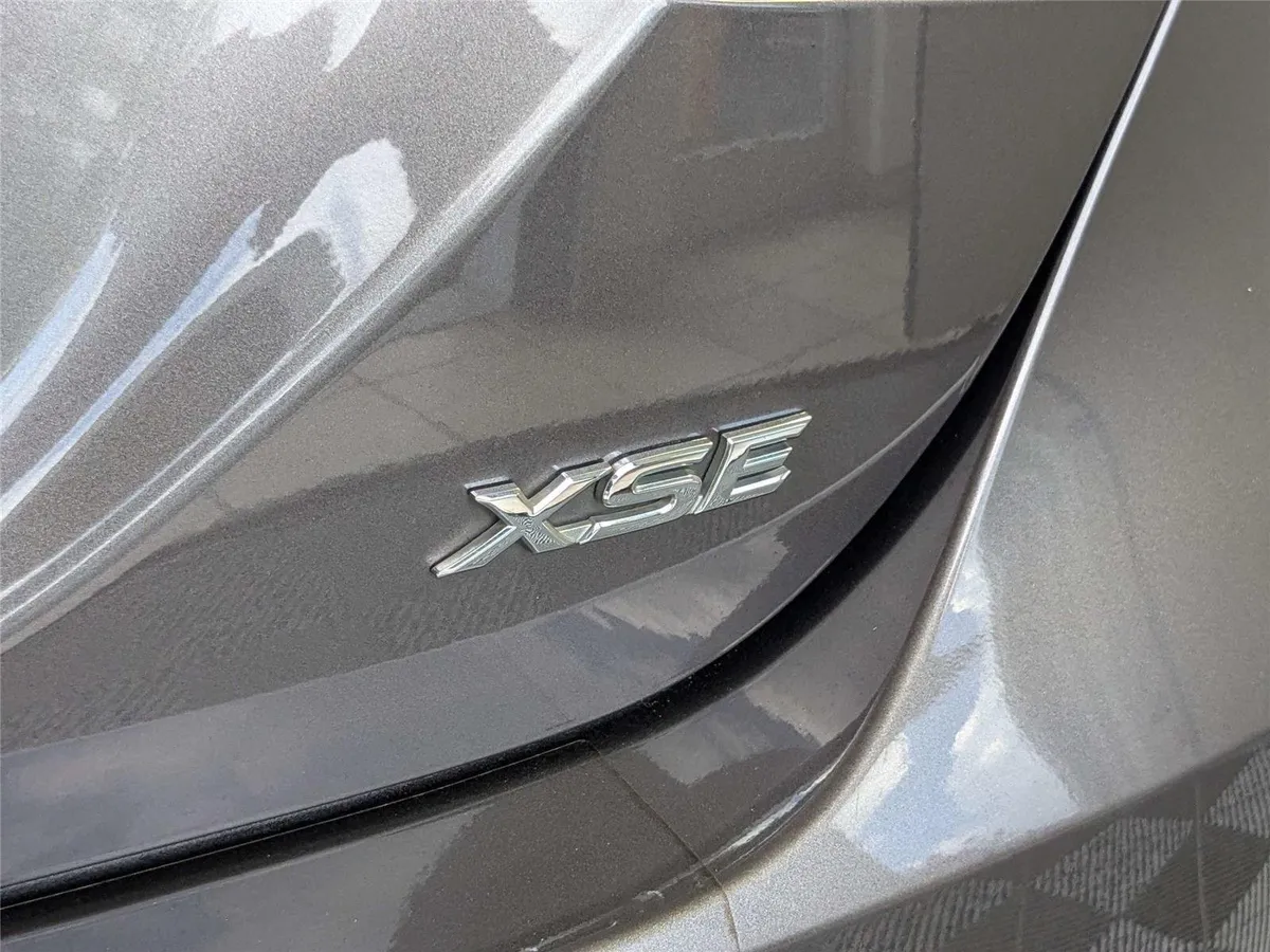 2020 Toyota Camry XSE thumbnail 9