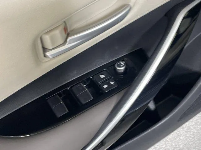 2020 Toyota COROLLA thumbnail 15