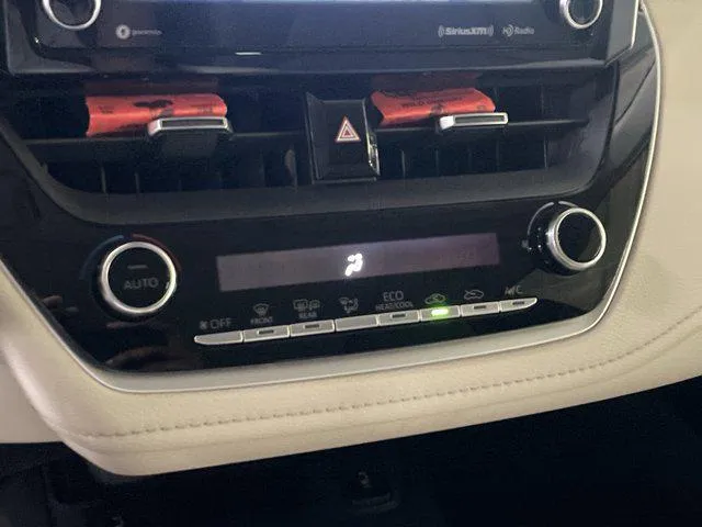 2020 Toyota COROLLA thumbnail 24