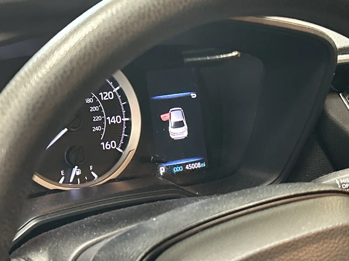 2020 Toyota Corolla LE thumbnail 10
