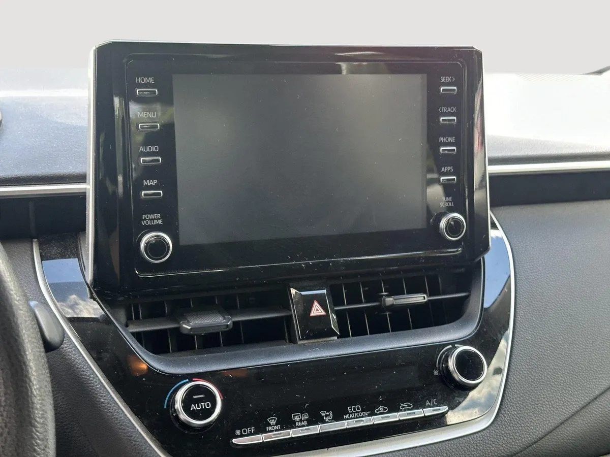 2020 Toyota Corolla LE thumbnail 11