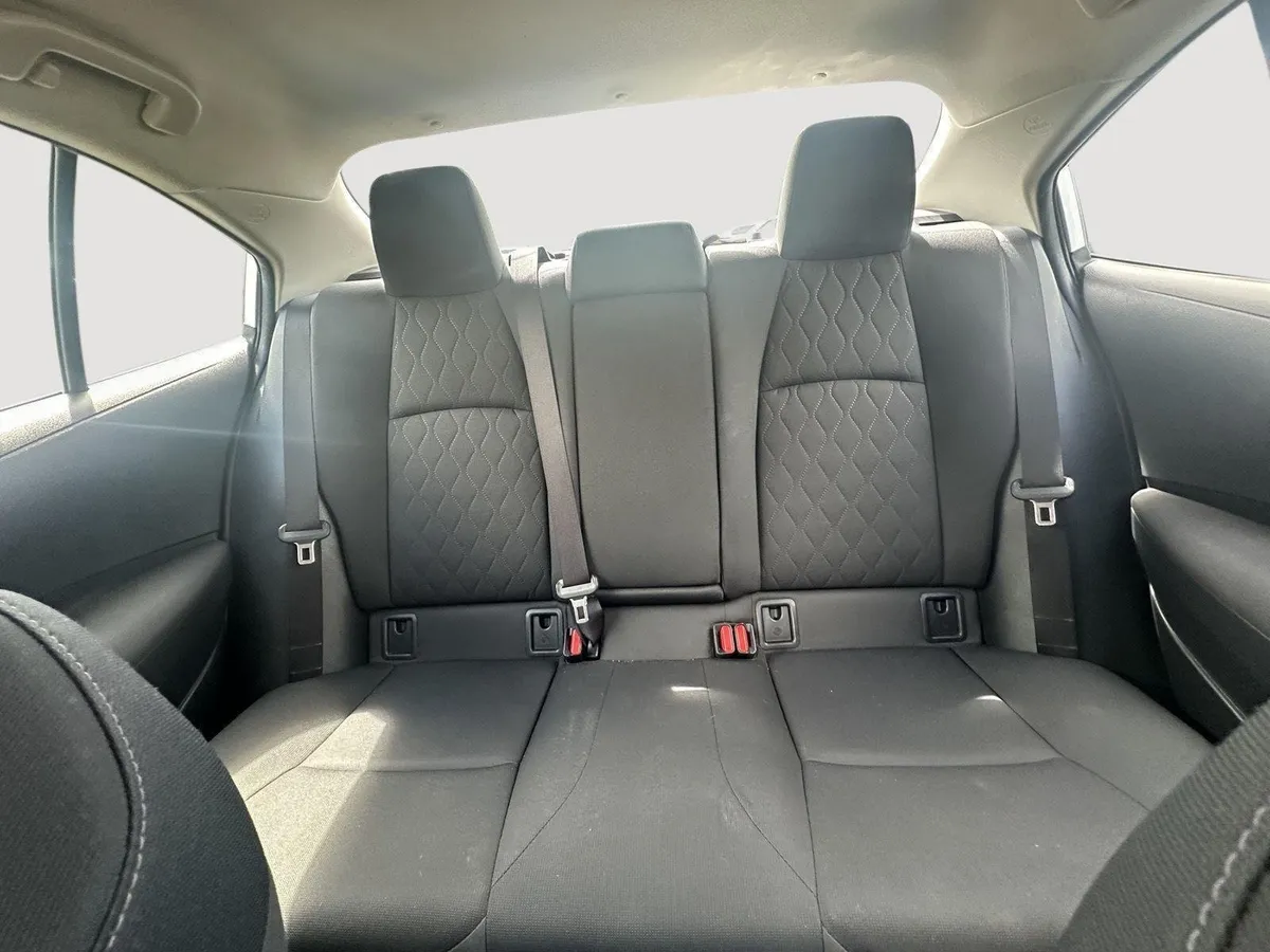 2020 Toyota Corolla LE thumbnail 12